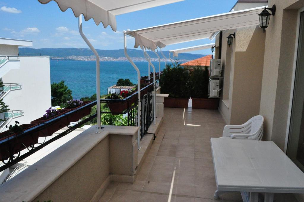 St. George Apartments Nesebar Bagian luar foto