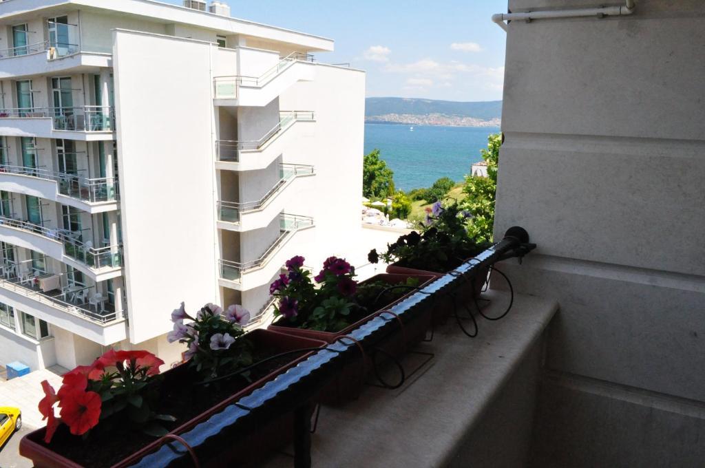 St. George Apartments Nesebar Bagian luar foto